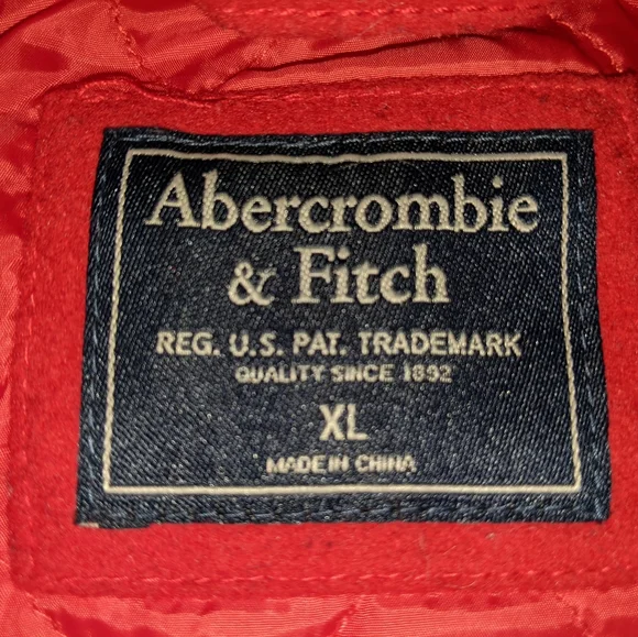 Vintage-inspired red coat - Picture 3 of 3